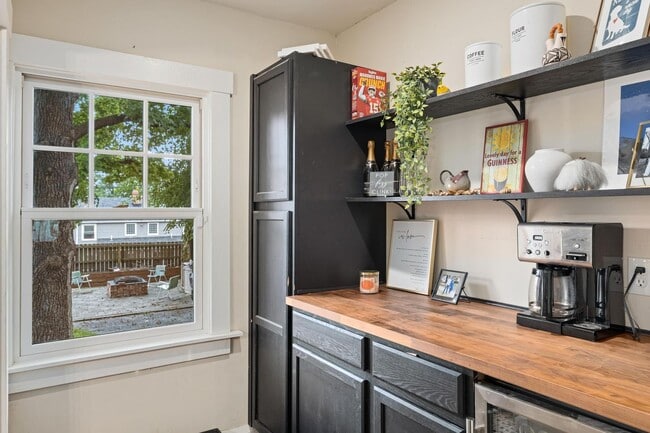 Building Photo - 2 Bed 1.5 Bath Home in the Heart of KCMO and Plaza Area