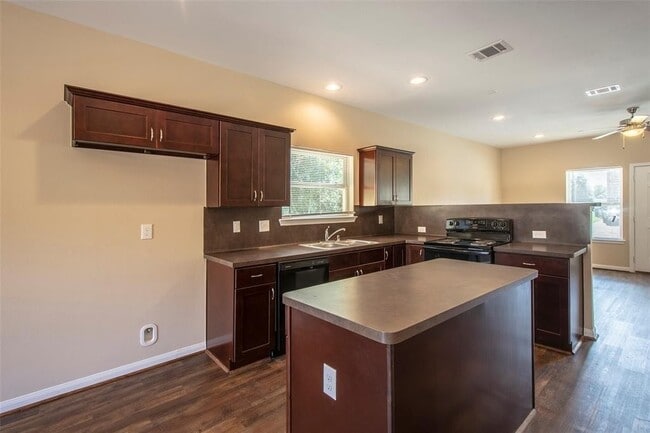 Building Photo - 8530 Homewood Ln