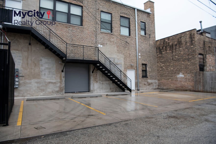 Parking - 2874 N Milwaukee Ave