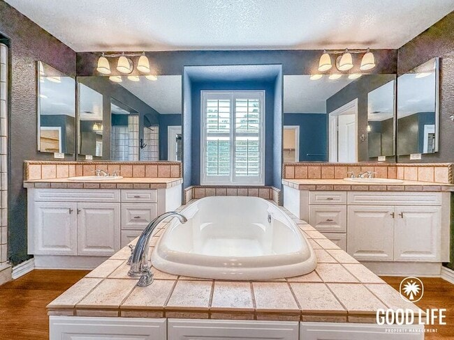 Building Photo - 823 Scenic Terrace Pl