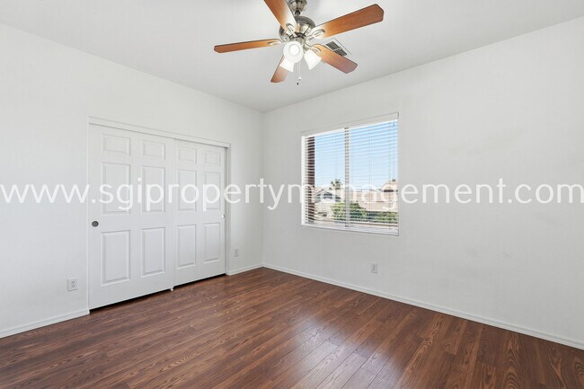 Building Photo - 6827 N 71st Dr