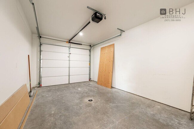 Building Photo - BRAND NEW 2 bed/  2 bath Do Friendly Twin ...