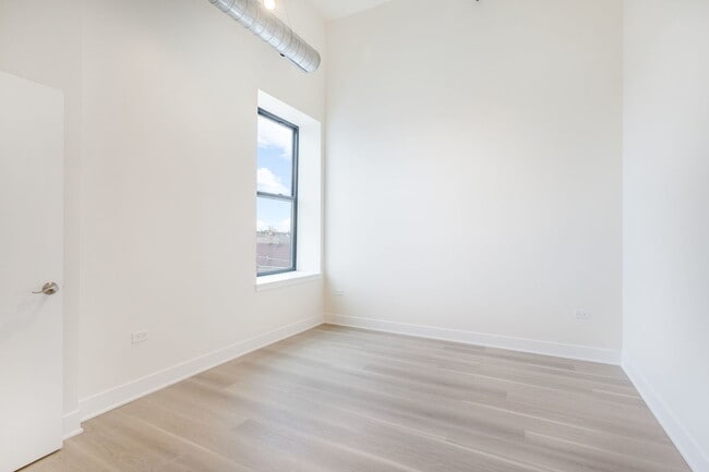 Building Photo - 3801 W 26th St