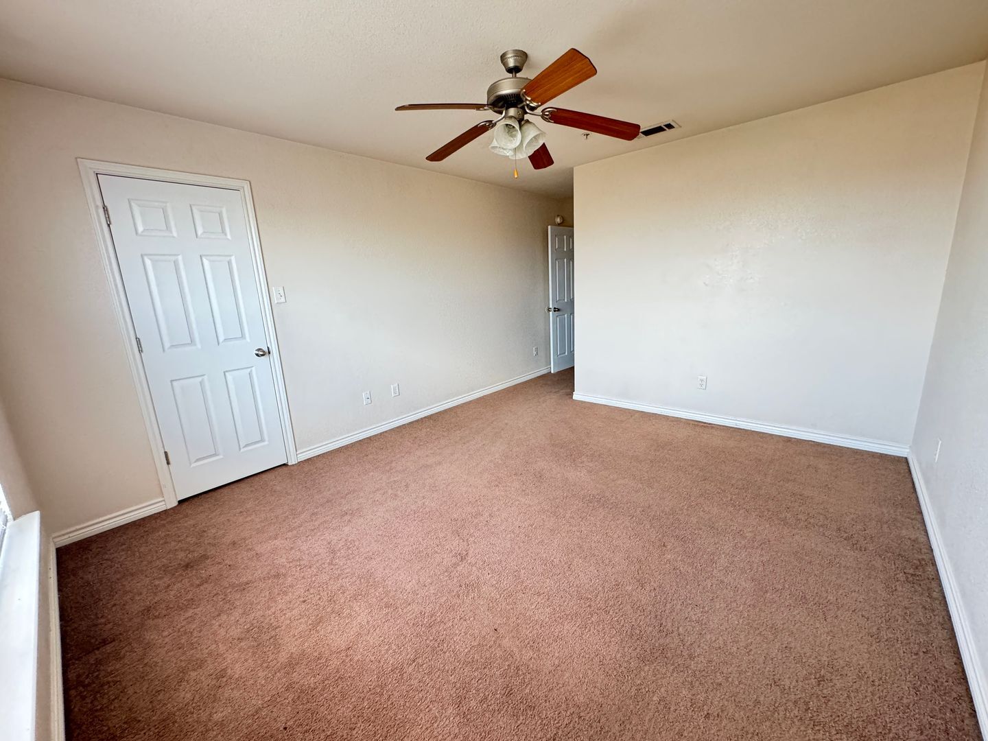Building Photo - 4002 Cambridge Dr