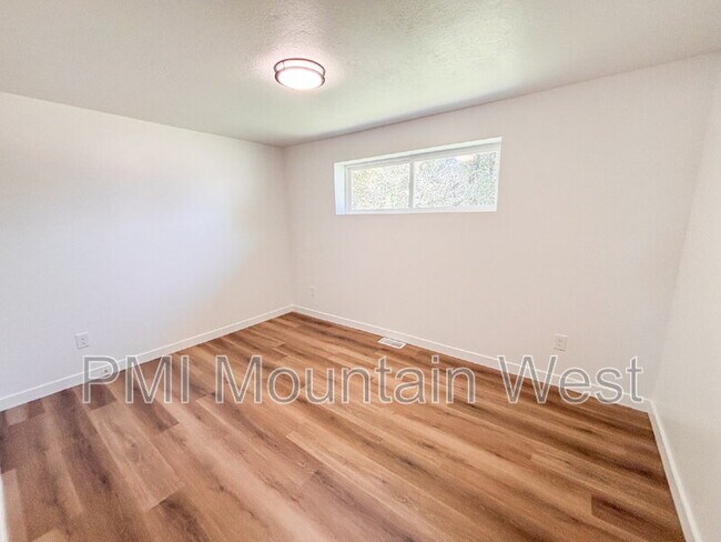 Building Photo - 1356 S 1000 W