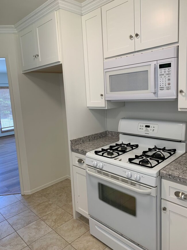 Building Photo - Great Neighborhood, 3 Bedroom Home for Rent