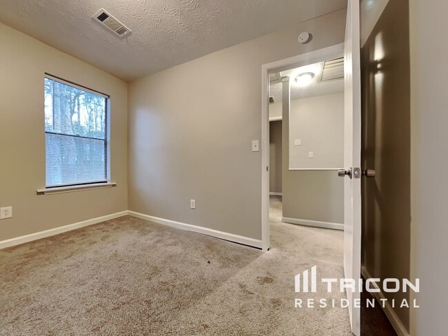 Building Photo - 2921 Eastland Way