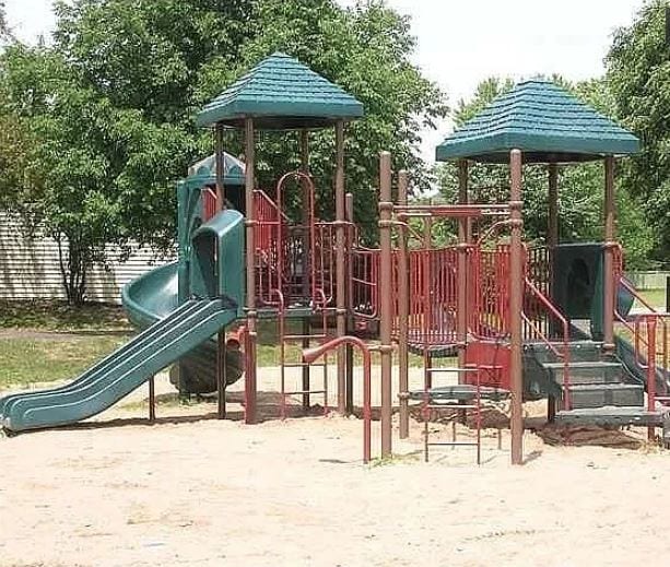 Building Photo - 767 Robin Rd