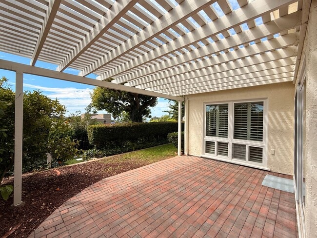 Building Photo - Fully Furnished 4-Bedroom Home in Bay Park...
