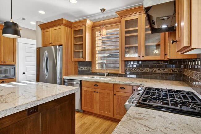 Building Photo - 100 NE Ivy St