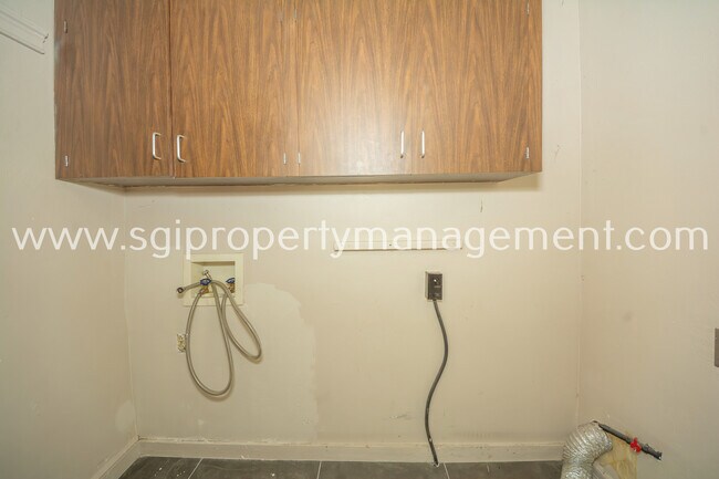 Building Photo - 902 S Oak Cliff Blvd