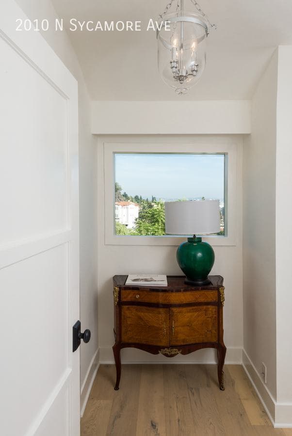 Building Photo - 2010 N Sycamore Ave