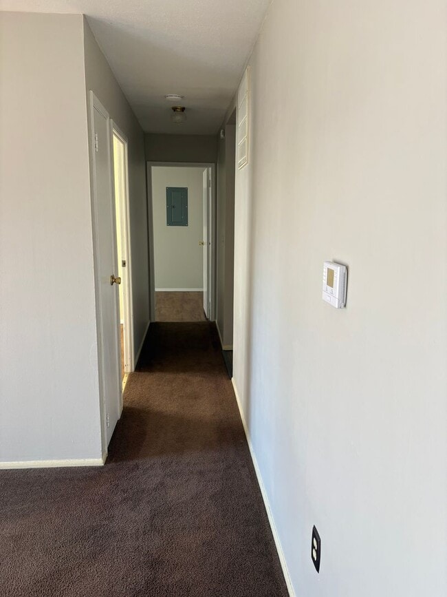 Building Photo - Three bedroom ranch located in Fairpark subdivision for rent