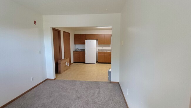 Building Photo - 488 N Welco Dr