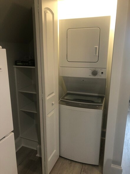 Building Photo - 1004 Breedon Ct