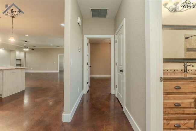 Building Photo - 10 Freedom Cir