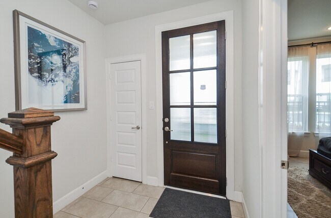 Building Photo - 2812 Grand Fountains Dr