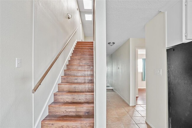 Building Photo - 8416 Seawall Blvd