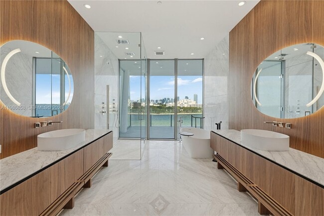 Building Photo - 5 Grove Isle Dr