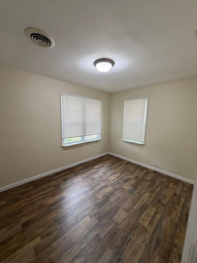 Building Photo - Move in Ready