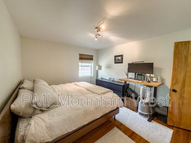 Building Photo - 2323 Bryan Ave