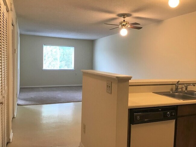 Building Photo - 2 Bedroom Condo in Eagles Landing!