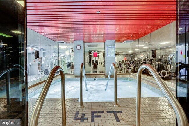 Building Photo - 1530 Key Blvd