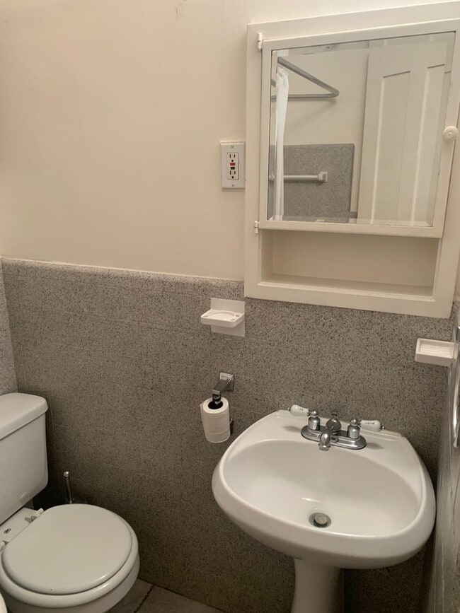 Building Photo - 29 S State St