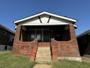 Building Photo - Lovely 2 Bedroom / 1 Bath for Rent - Section 8 Welcome
