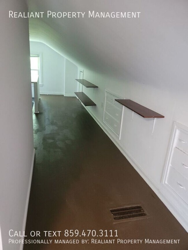 Building Photo - 1411 Hill St