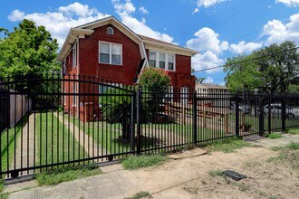 Building Photo - 3002 Isabella St