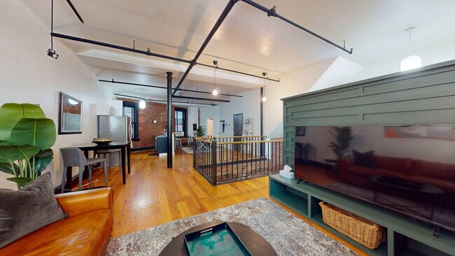 Primary Photo - 13-19-19 Stanhope St