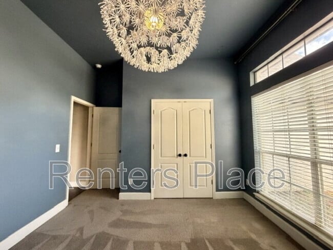 Building Photo - 3827 W Canton St