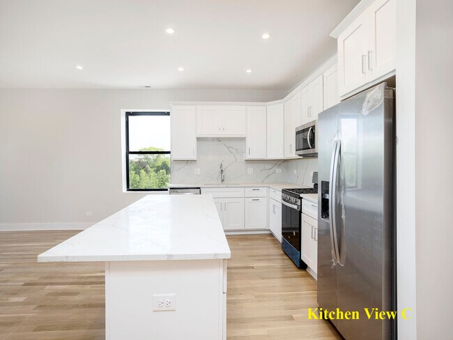 Building Photo - 6103 S Kenwood Ave