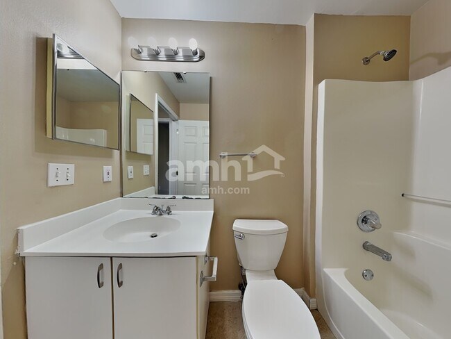 Building Photo - 10355 Little Econ St