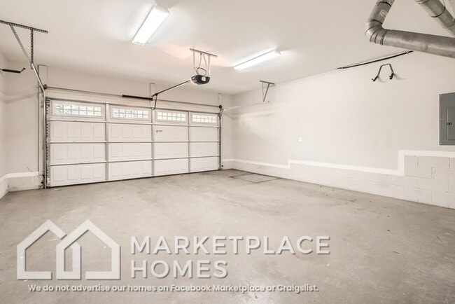 Building Photo - 1802 Porter Ave