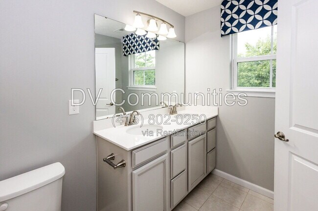Building Photo - 7226 Hillsview Dr