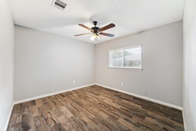 Building Photo - 2622 Strait Ln