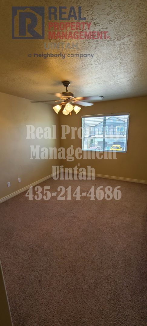 Building Photo - 431 E Gray Fox Ln