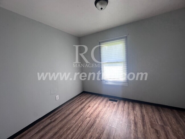 Building Photo - 1204 Giddings-