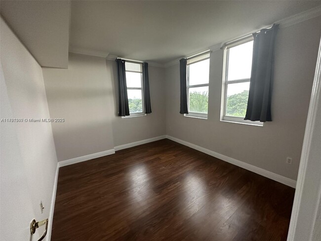 Building Photo - 4100 Salzedo St