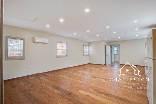 Building Photo - 198 Nassau St