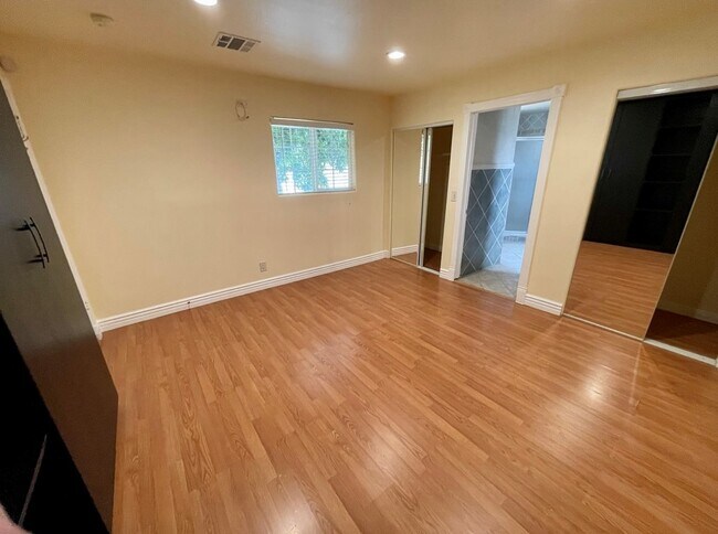 Building Photo - 15430 Archwood St