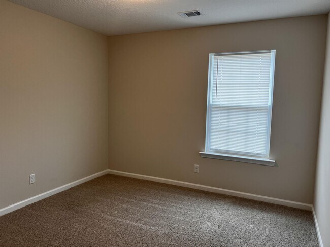 Building Photo - 283 Summerhill Dr