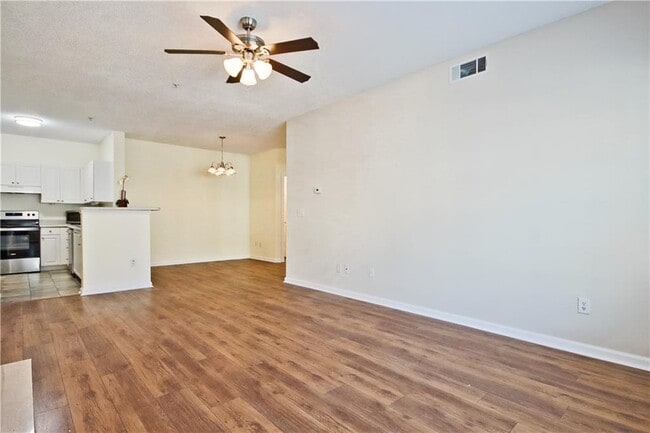 Building Photo - 8102 Woodland Ln