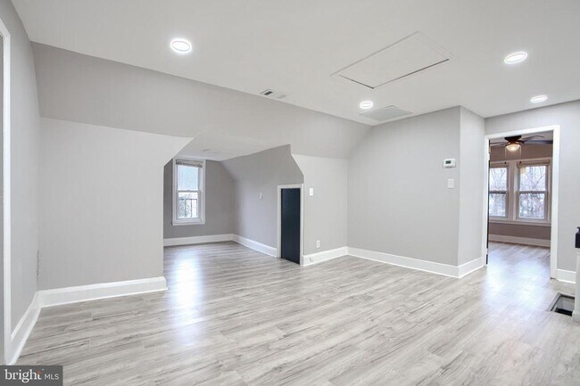 Building Photo - 3807 Fleetwood Ave