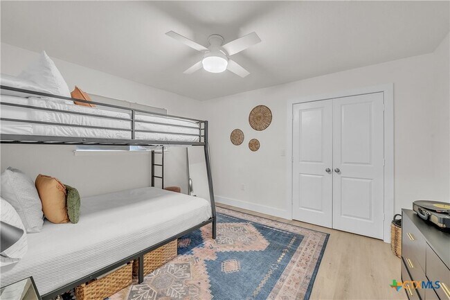 Building Photo - 513 Santa Clara Rd