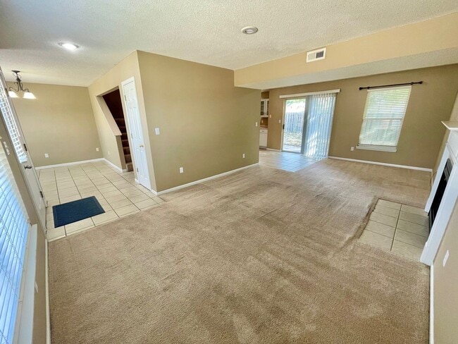Building Photo - Spacious 3 Bedroom Home in South Columbia