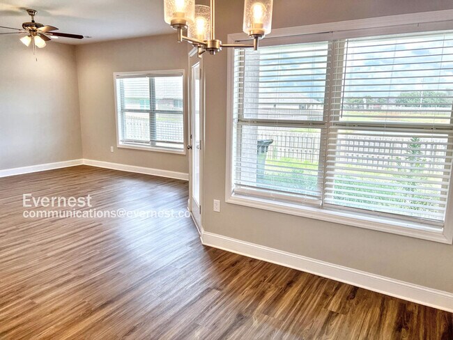 Building Photo - 104 Elaina Grey Ct