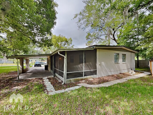 Building Photo - 7045 Rollo Rd